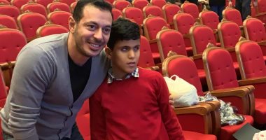 ضحك ولعب وحب.. كواليس مصطفى شعبان مع ذوى القدرات الخاصة قبل لقاء الرئيس.. فيديو