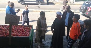 صور.. رئيس مدينة سفاجا تقود حملة لإزالة التعديات ورفع الإشغالات بالشوارع
