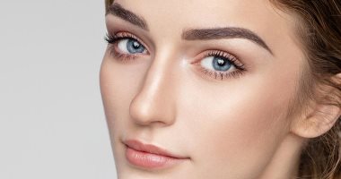 وصفات طبيعية للتخلص من قشرة الحواجب منها زيت اللوز