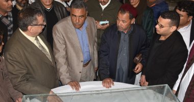 صور.. محافظ مطروح يتفقد مستشفى الإغاثة والطوارئ ولوحة كهرباء قرية رأس الحكمة