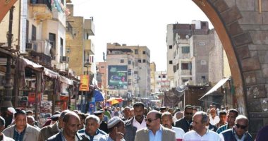 محافظ أسوان يشكل لجنة فنية لمعاينة عقار آيل للسقوط بوسط المدينة
