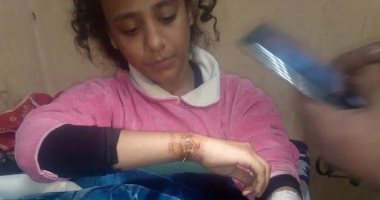 وزيرة التضامن توجه بتقديم الرعاية لطفله بعد حبس والدها بتهمة تعذيبها   