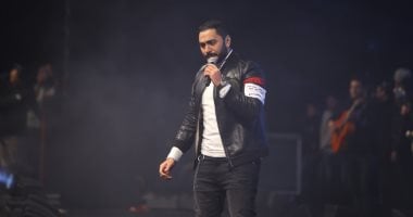 تامر حسنى لجمهوره بلندن: مش هقدر أساهم فى تجمعات عشان سلامتكم