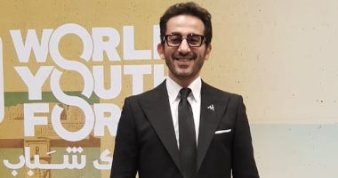 ريهام عبد الغفور تتغزل فى أحمد حلمى ببدلة منتدى شباب العالم