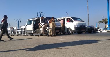 شكو من وجود موقف سيارات ميكروباص عشوائى أمام جامعة أسيوط