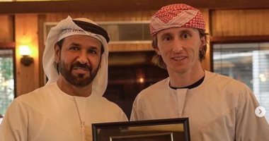 تكريم الشيخ مودريتش نجم ريال مدريد في دبي.. صور