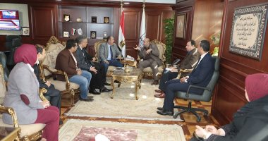 محافظ بنى سويف يبحث توفير السلع ودعم أنشطة الغرفة التجارية 