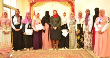 صور.. جامعة الأزهر بأسوان تكرم الطلاب المشاركون فى مبادرة تأهيل 5000 أزهرى