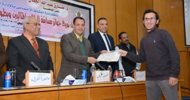 صور.. جامعة أسيوط تكرّم الطلاب المثاليين وأبطال الشطرنج على مستوى الجامعة