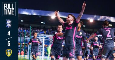 احتفالاً بعودته للدورى الإنجليزى.. 10 نجوم ارتدوا قميص ليدز يونايتد