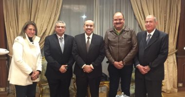 وزير الطيران فى تصريحات صحفية: القيادة السياسة أكدت على كل الدعم والمساندة لقطاع الطيران لمواكبة خطط التنمية.. الطيار محمد منار: سأعمل على توحيد الطرازات.. ويؤكد: خطتى 50% ملكية و50% إيجار لأسطول مصر للطيران