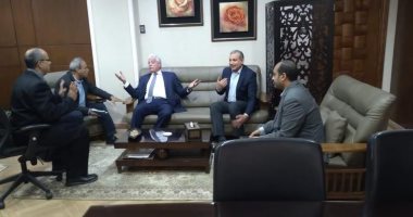 محافظ جنوب سيناء ومدير صندوق تطوير المناطق العشوائية يبحثان التعاون