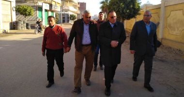 صور.. محافط الشرقية يزور مستشفى أبوكبير و يتقفد أعمال توصيل الغاز