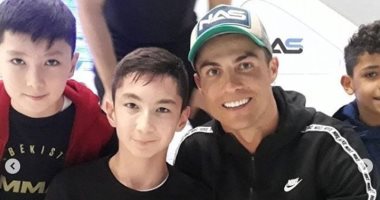 كريستيانو رونالدو يحقق حلم طفل من ذوى الهمم فى دبى.. فيديو