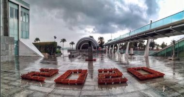 صور.. مكتبة الإسكندرية تتزين للعام الجديد وعروض فنية متنوعة في يناير