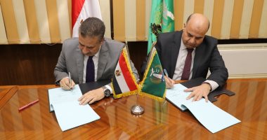 صور.. محافظ المنوفية يوقع بروتوكول تعاون مع "الاتصالات" للتحول الرقمى