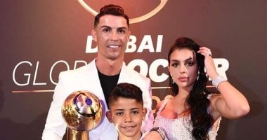 كريستيانو رونالدو عن صديقته ونجله الأكبر: دائما معى