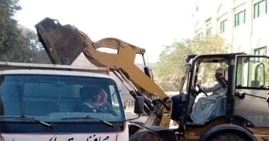 صور.. حملة مكبرة لنظافة وتمهيد وتسوية شوارع قرى منفلوط بأسيوط