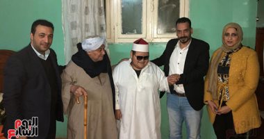 التضامن: ندرس حالة "الطالب الكفيف ياسر وجده" لمنحهما معاش "كرامة"