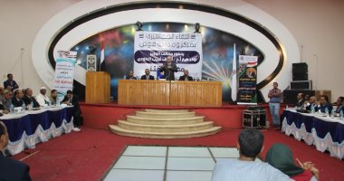 محافظ قنا يعقد اللقاء الجماهيرى الثالث بمدينة قوص ويتلقى 500 طلب.. صور