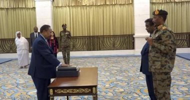 السودان يتطلع لحل أزماته السياسية بعد زوبعة "مجلس شركاء الفترة الانتقالية".. لقاء مرتقب بين عبد الفتاح البرهان وحمدوك لتجاوز الخلافات.. ومجلس الوزراء: "الشركاء" جسم تنسيقى لحل النزاعات بين أطراف الحكم