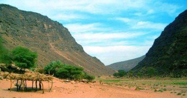 صور.. "أبرق" قطعة من الجنة جنوب البحر الأحمر.. تقع بمحمية جبل علبة ويعيش بها الغزال المصرى.. ونقوش على الأحجار تحكى قصصا من العصور الفرعونية والرومانية.. وتحتاج لبناء وحدات كامب للتسويق للرحلات البرية والسفارى