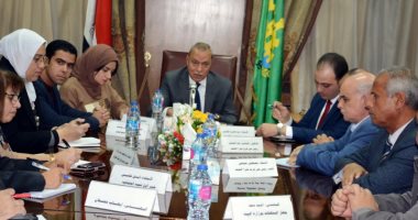 صور.. محافظ القليوبية: تحرير محضر لأى مواطن يلقى القمامة فى الشوارع