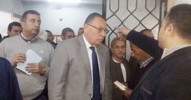 صور.. محافظ الشرقية يأمر بنقل مكتب التأمينات خلال جولته ببلبيس