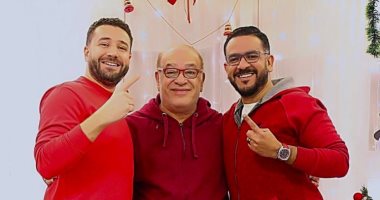 موقف طريف يجمع الفنان صلاح عبد الله مع زوج ابنته الأهلاوى المتعصب × صورة