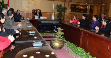 صور.. محافظ الغربية يلتقى العاملين بالديوان العام لتهنئتهم بأعياد الميلاد