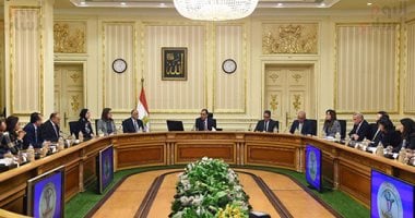رئيس الوزراء يتابع تنفيذ مبادرات الحكومة والبنك المركزى لتحفيز الصناعة والسياحة والإسكان.. طارق عامر: "المركزى" سيظل داعما قويا للقطاع الصناعى.. والصناعة: بعض المصانع المتعثرة لا تتعلق مشاكلها بأسباب مصرفية