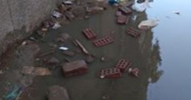صور ..مياه الصرف الصحى تحاصر سكان شارع بمنطقة فى المرج