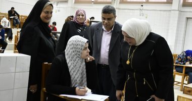 صور.. رئيسة جامعة القناة تكلف العمداء بإلزام الطلاب بالزى اللائق بالحرم الجامعى 