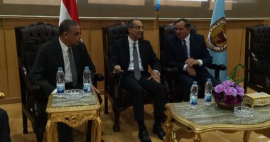 وزير الاتصالات: إنشاء 4 مراكز للإبداع بالصعيد