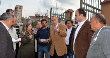صور.. محافظ القليوبية يجرى جولات مفاجئة على عدد من المدن ويستمع لشكاوى المواطنين