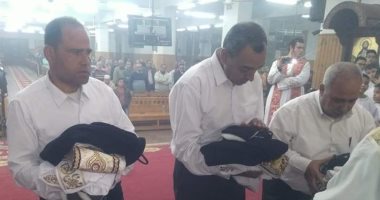 أسقف السويس يمنح درجة شماس كامل لثلاثة من خدام الكنيسة