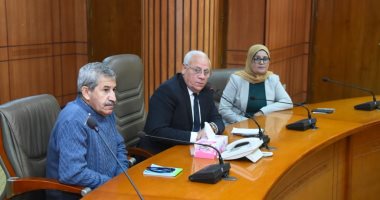 صور.. محافظ بورسعيد يعقد اجتماعا موسعا مع مكلفات الخدمة العامة
