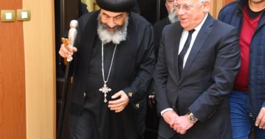 محافظ بورسعيد يزور المدرسة "اليونانية" لتقديم التهنئة بالعام الميلادى الجديد.. صور