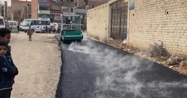 صور.. رصف شارع المستشفى وحملات لرفع مستوى النظافة فى مركز أوسيم بالجيزة