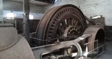 أقدم ماكينة للغزل والنسيج فى العالم بمحلج القناطر الآثرى صناعة إنجليزية..صور