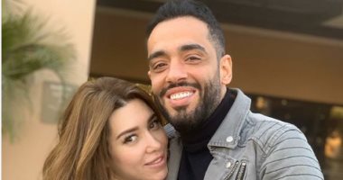 رامى جمال يوجه رسالة رومانسية لزوجته فى عيد ميلادها.. اعرف قال لها إيه