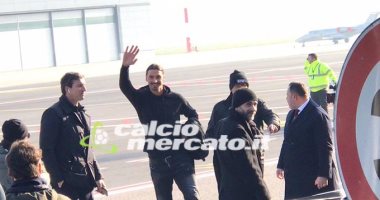إبراهيموفيتش يصل إيطاليا للخضوع للكشف الطبى فى ميلان.. فيديو