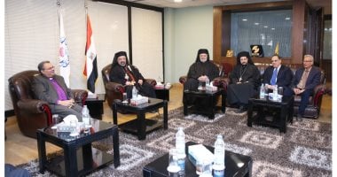 رئيس الإنجيلية يستقبل بطريرك الكاثوليك للتهنئة بالميلاد