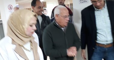 محافظ بورسعيد يتفقد سير العمل بمستشفى السلام.. صور
