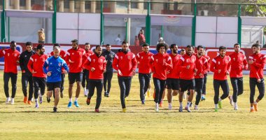 فيديو و صور .. "وصلة هزار " بين أجاى وجيرالدو وكهربا فى مران الاهلى 