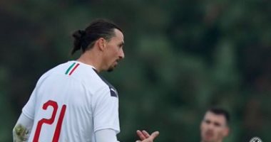 إبراهيموفيتش يسجل ويقود ميلان للفوز 9-0 وديا بعد يوم واحد من العودة.. فيديو