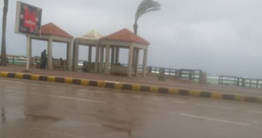 صور .. استمرار هطول الأمطار بالإسكندرية .. والشوارع الجانبية تغرق