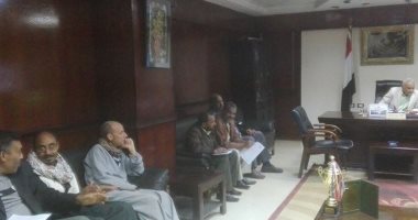 رئيس مدينة إسنا يكلف بالتنبيه علي أصحاب طلبات التقنين بسرعة دفع الرسوم 
