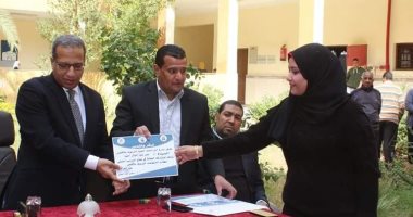رئيس جامعة الأقصر يشهد ختام التدريب العملى لطلاب الدراسات العليا التربوية
