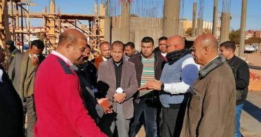 محافظ الوادى الجديد يوجه بتنفيذ خطة لإنهاء الأعمال بالمجمع الإسلامى بموط